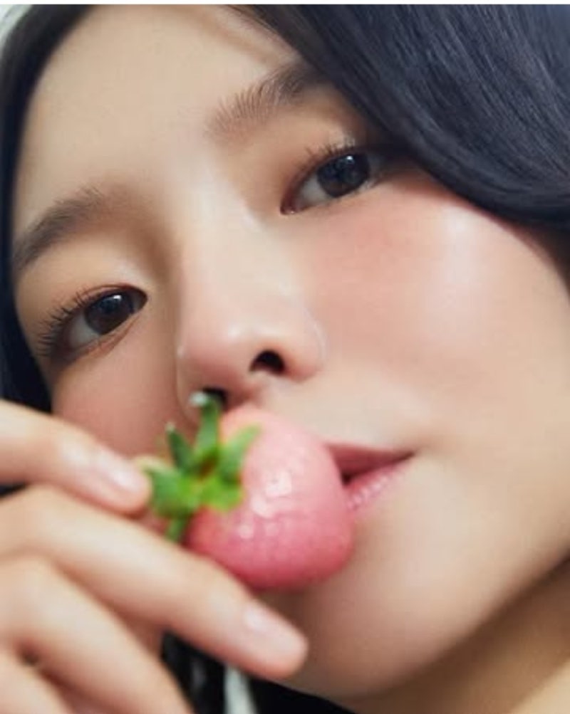 배우 이솜 쌍꺼풀 수술? 무쌍 매력 뒤에 숨겨진 반전 필모그래피 총정리