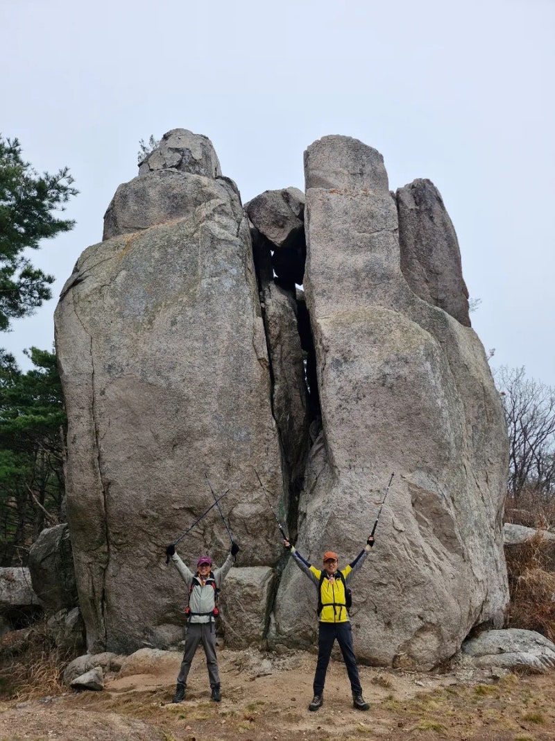 익살스런 바위전시장이 있는 경주남산 끝자락 마석산