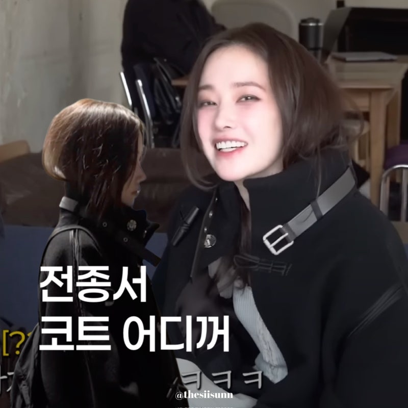 윤주르 나온 전종서 코트, 백팩까지 완벽해