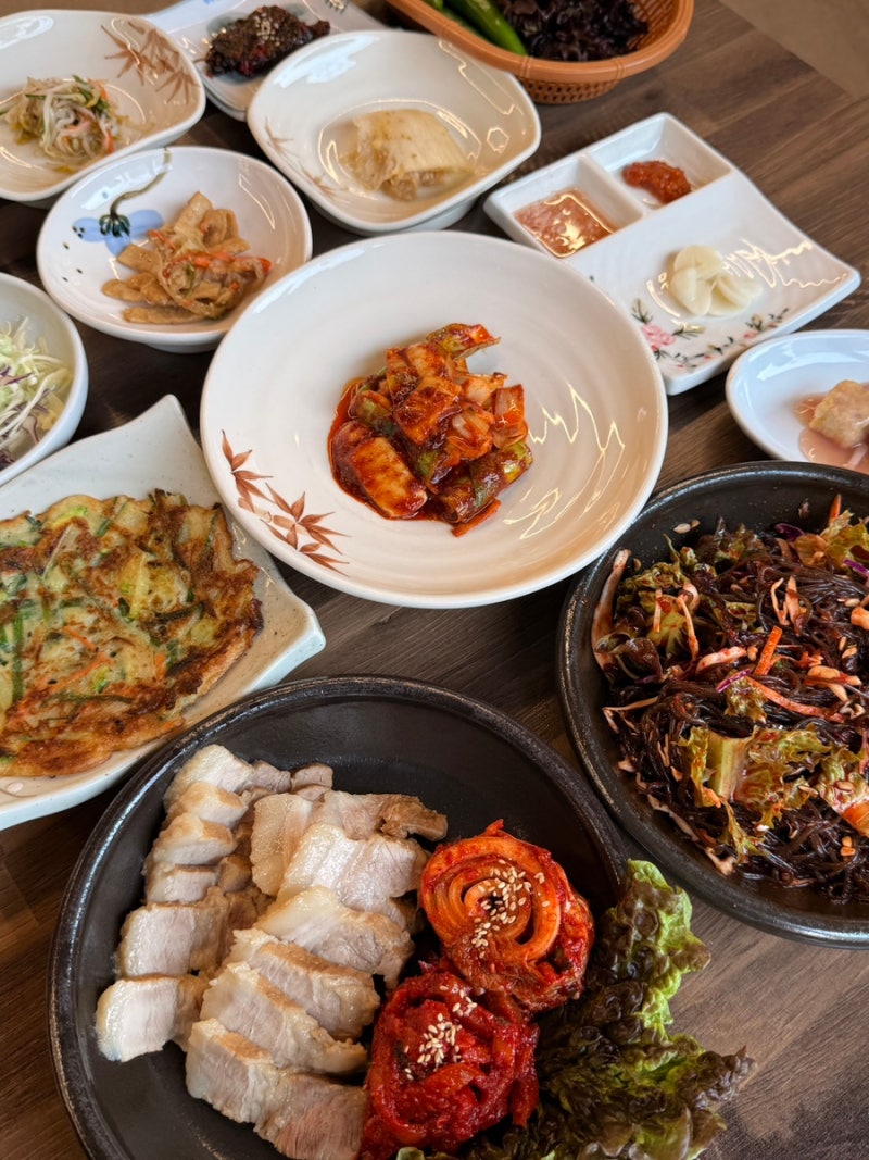 서산보쌈족발 점심 정식 특선 먹자골 가성비 맛집 추천