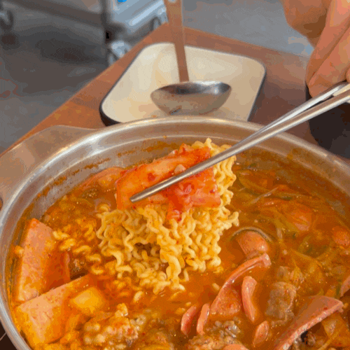  상왕십리 혼밥 맛집 마시쏘부대찌개, 눈치 제로 1인 1냄비 우삼겹 순두부 꿀조합 후기