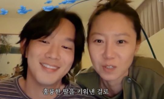   공효진·케빈오 부부 포착! 10살 연하 남편과 달달한 영상 편지라니