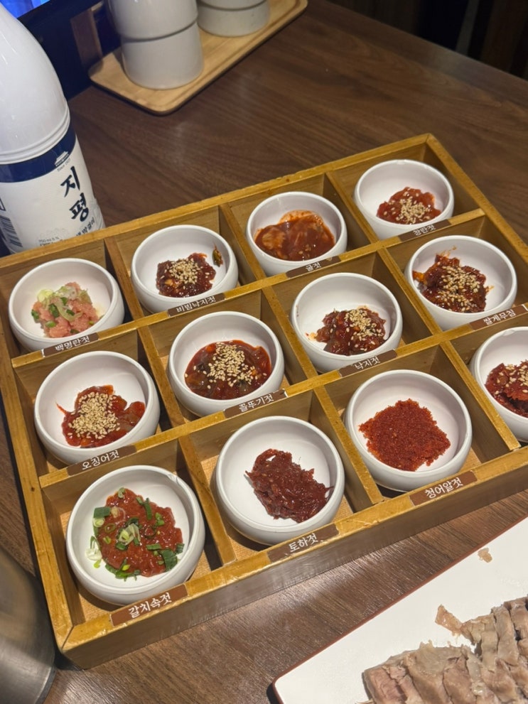  서울 종각역 맛집 보쌈 젓갈 한식 하얀고래 종각본점