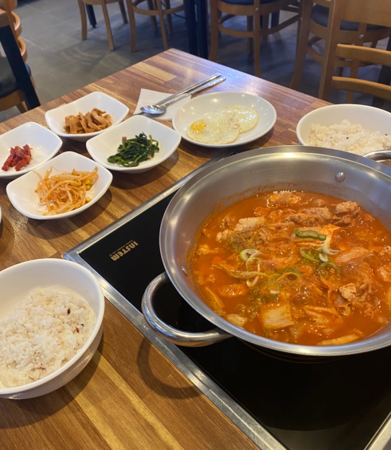 시흥 대야동 김치찌개 맛집 빨김김치찌개짜글이