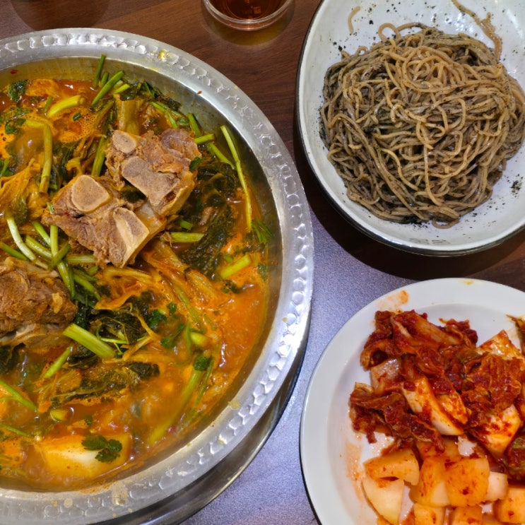  압구정 점심 맛집 삼삼뼈국 데이트부터 단체 모임까지