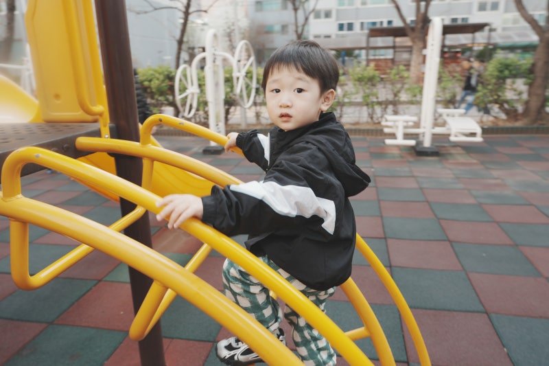 키즈 바람막이 추천 휠라키즈 남아 바람막이로 완성한 어린이집 등원룩