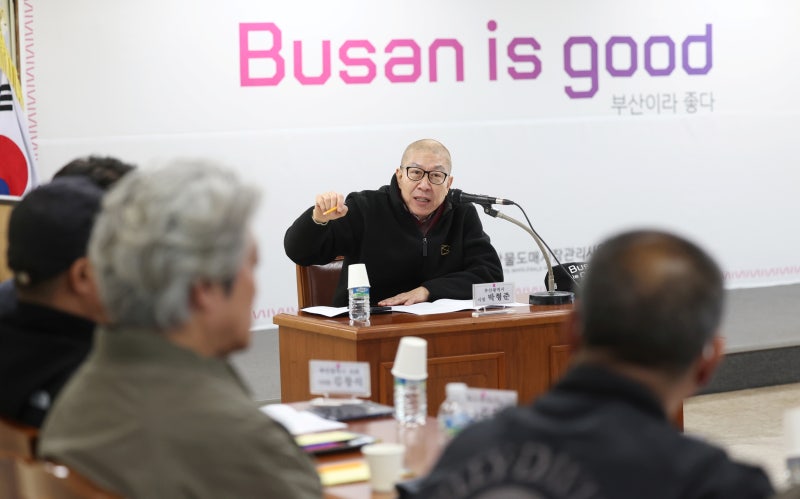 박형준 부산시장 "시민과의 전쟁 각오하라",부산 미래 놓고 전재수 선택 주목