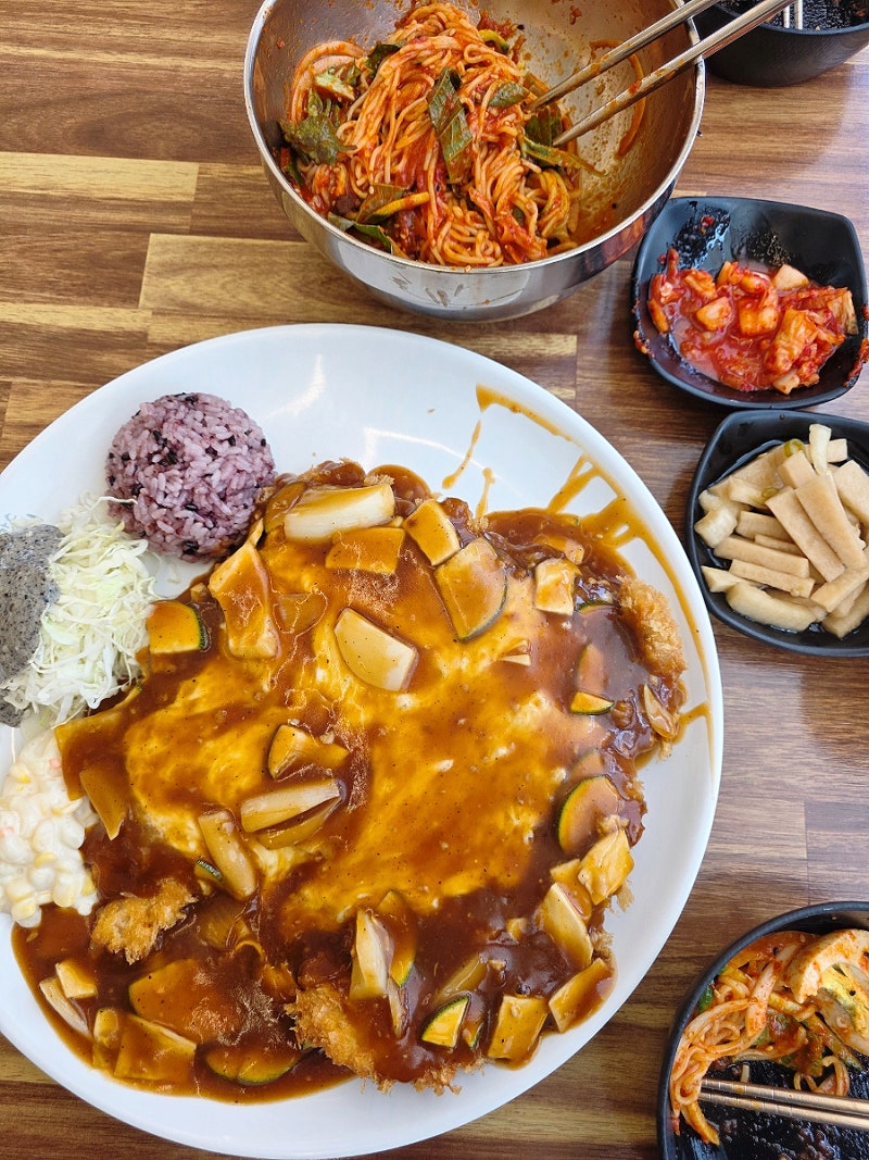 세종 소담동 뚱보아저씨 돈까스, 주말 웨이팅 실화? 치돈+비빔국수 꿀조합 후기