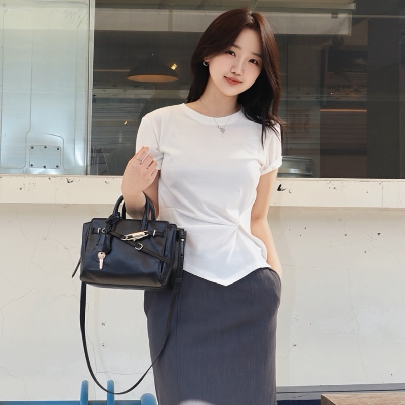 에잇세컨즈 매직슬림티셔츠, 체형보정 확실한 여성 반팔티 일상 데일리룩 봄코디
