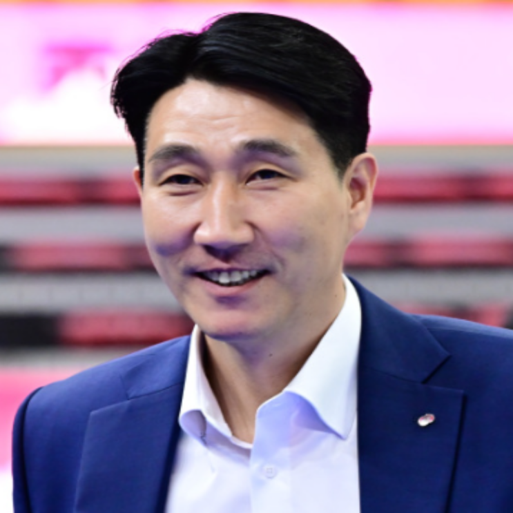 권영민 감독이 떠난 한국전력의 새 사령탑은 누구?? 감독 출신 해설위원이라니 떠오르는 인물은 최태웅과 석진욱!! 과연 누가 새로운 한국전력의 수장이 될까??