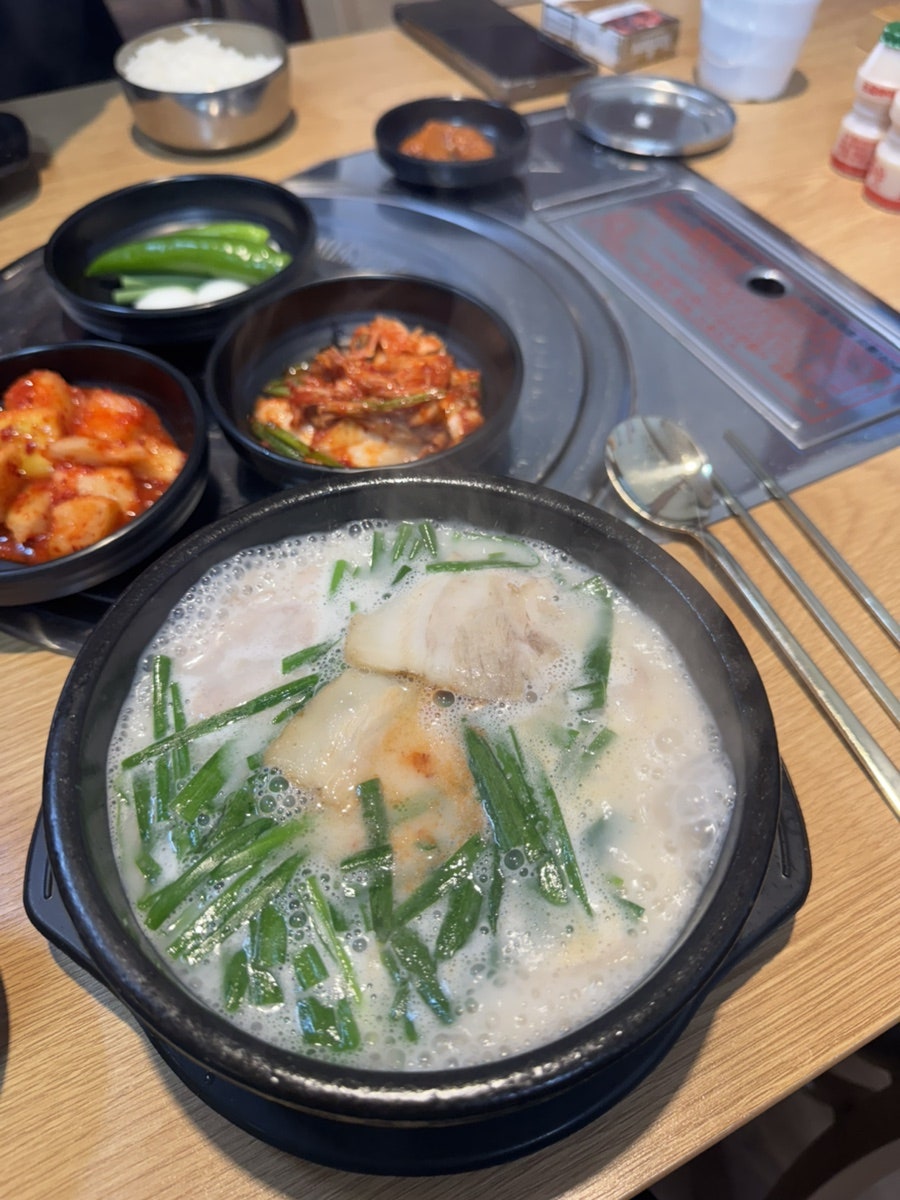 부산아지매국밥 안양동점 사진 6