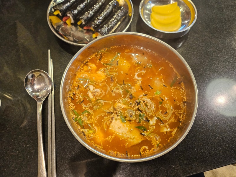 부산 중앙동, 마약김밥 중독쫄우동 맛집 분식공장