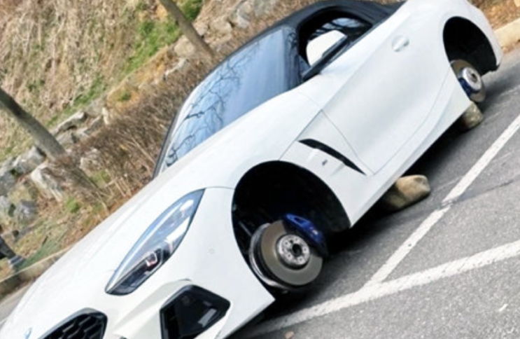   "내 차 바퀴가 어디 갔지?" 인천 한복판에서 벌어진 황당한 BMW 벽돌 테러 사건