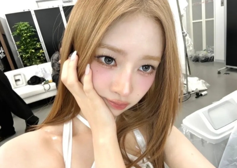 IVE Rei's Blonde Bangs Instagram Selfies Collection