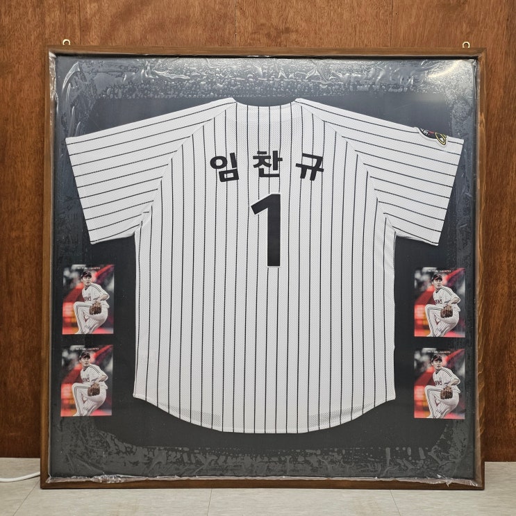  야구 기인 임찬규 촬영 소품, 임찬규 선수 유니폼 액자