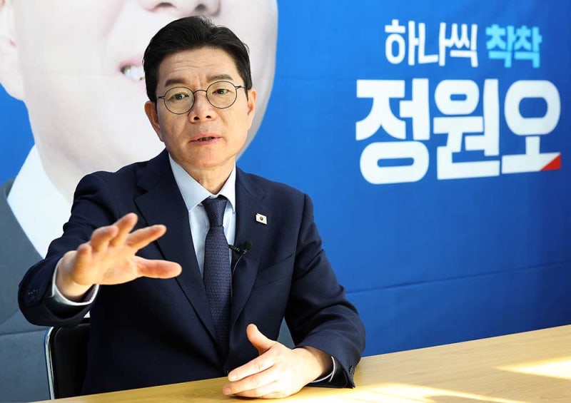 김재섭 "정원오, 여직원과 칸쿤 둘이 가고 성별 조작" vs 정원오 "단순 오기, 11명 동행한 공무"....