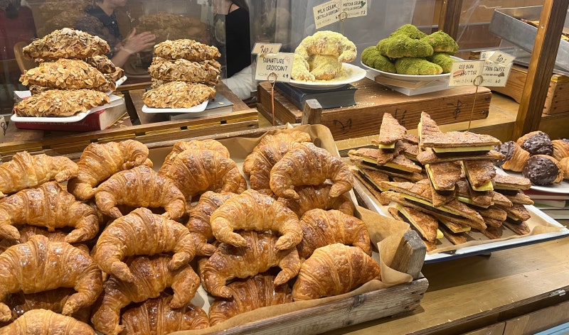 Teddy Bheur House: Croissant Hotspot at Jamsil Lotte World Mall Cafe