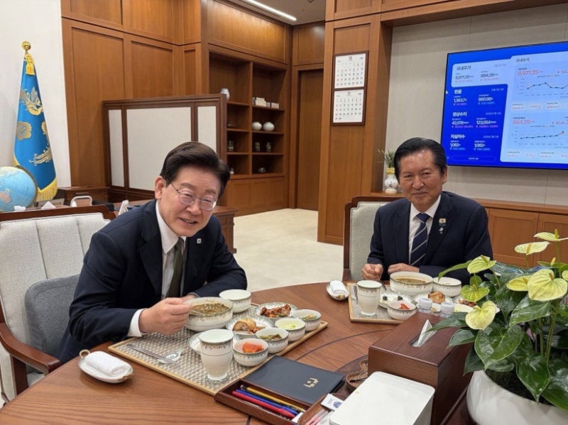 李 대통령, 퇴원한 정청래 전 대표와 독대 만찬…"건강 회복 격려"
