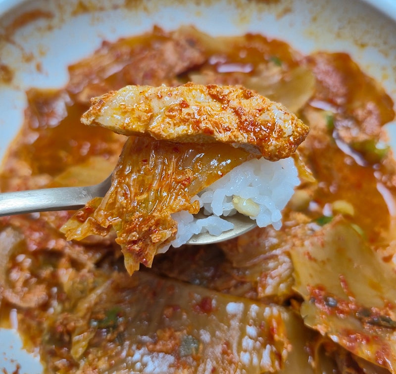 냉동 삼겹살 김치찜 레시피 한입 크기 삼겹살로 간단하게 만드는 김치찜