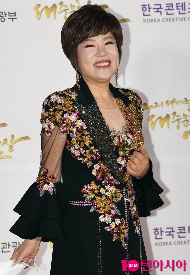 "1000억 벌고 무일푼으로 돌아왔다"…김연자, 52년 만에 꺼낸 인생 이야기