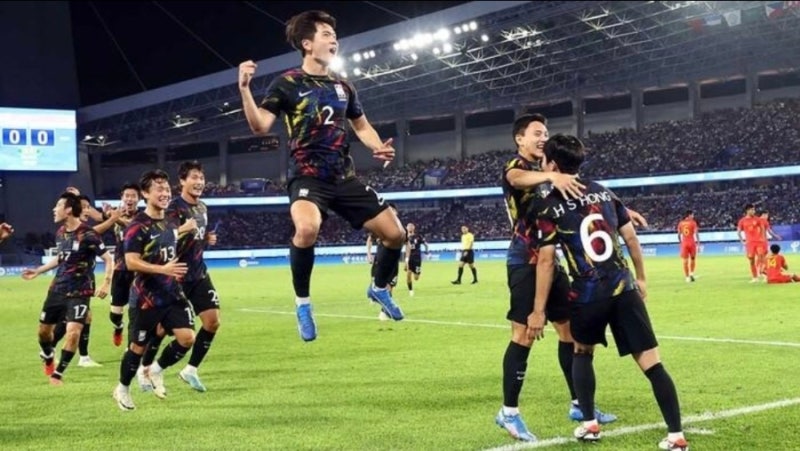 태극기 휘날리며~'4연패 도전' 한국 축구, 3회 연속 결승 한일전 성사! (2026 아이치·나고야 아....