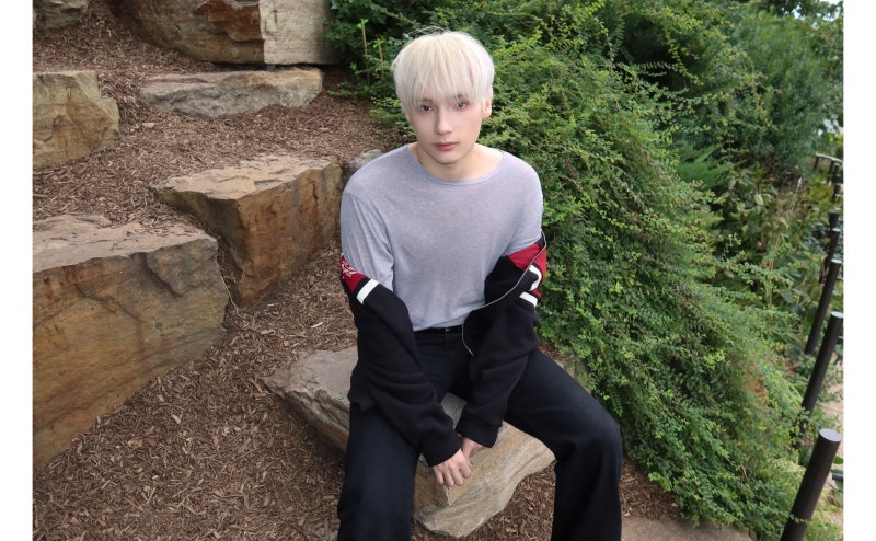 휴닝카이 인스타그램 착장 정보 공유! 디아도라 JW 앤더슨 콜라보 이큅 스니커즈