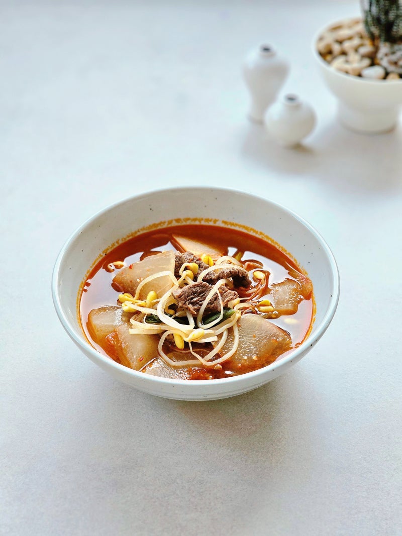 가을엔 무가 맛있지! 경상도식 얼큰 콩나물 소고기무국 레시피 10월제철음식