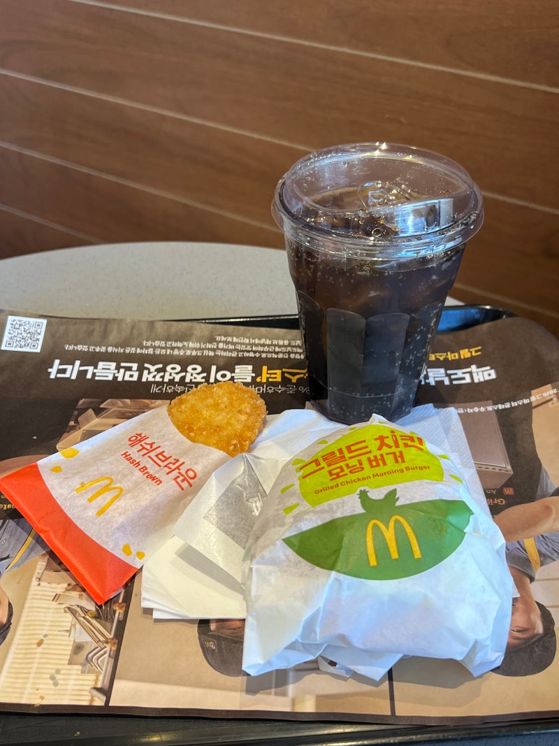 맥도날드 그릴드 치킨 모닝버거세트와 게살크림 크로켓 스낵랩 후기