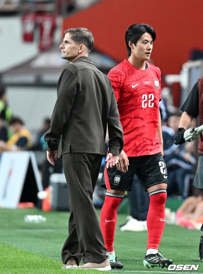 한국 축구 우루과이전 모레노 설영우 보호 분노발언,경기 비판은 받아 들여도 인신공격 못참....