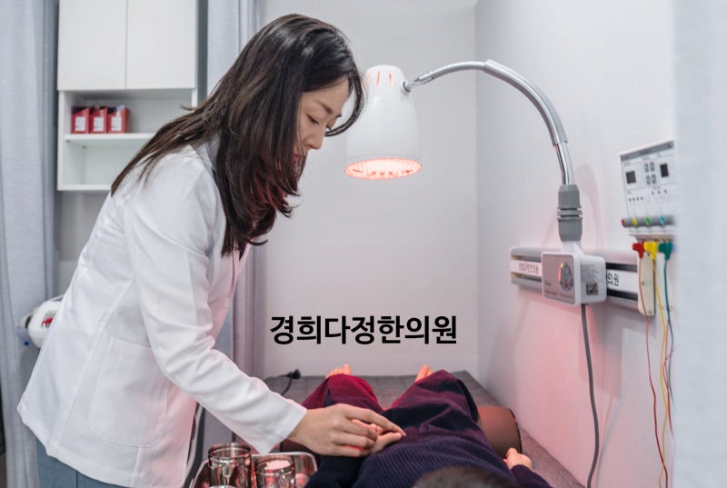 허리 삐끗했을 때 등허리통증, 급성요추염좌일까요?_서울 송파 전문의 한의원