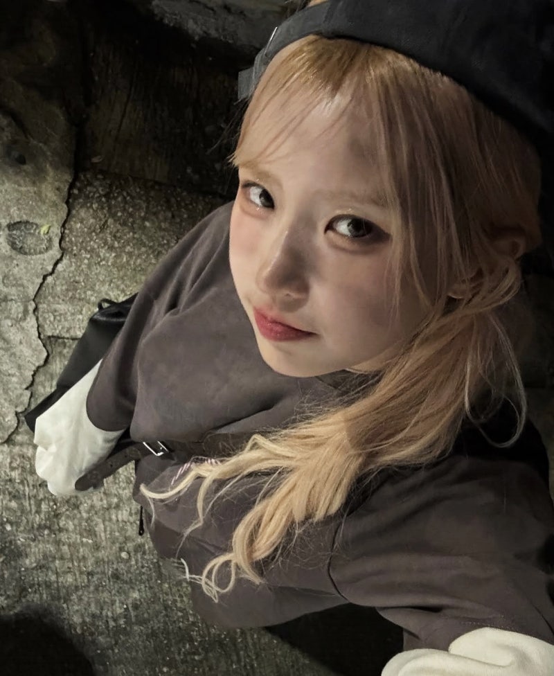 프로미스나인 송하영 인스타 사복, 여자 가을 체크스커트 레이어드 코디
