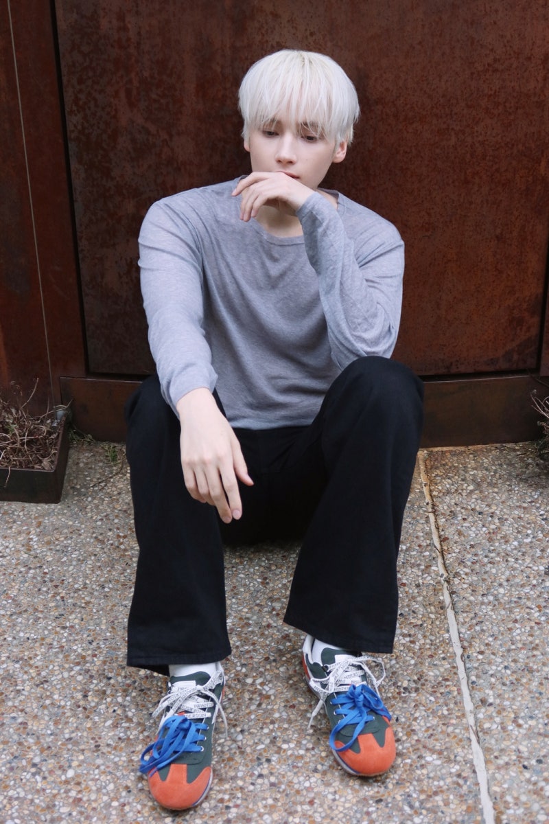 TXT 휴닝카이 인스타그램 착장 정보 : 디아도라 x JW 앤더슨 콜라보 이큅 스니커즈