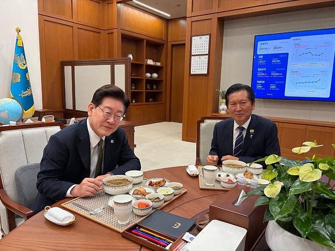 이재명 대통령, 정청래 전 대표와 4시간 청와대 만찬…중수청장 임명 여권내 갈등 조정