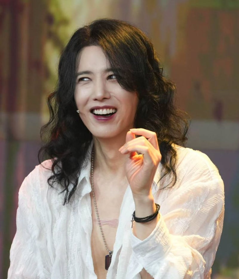 양준일 57세 파격 근황, 이너 없이 블랙 시스루…10월 10일 기다리는 이유