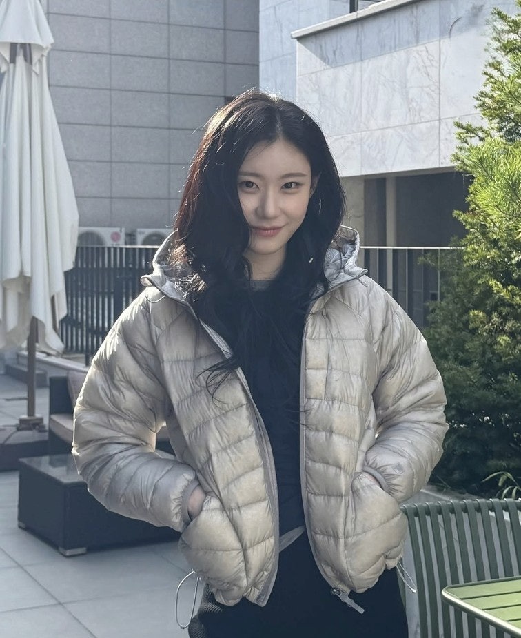 한소희가 입더니 채령도 입었다! 휠라 에어플로우 후드 경량다운