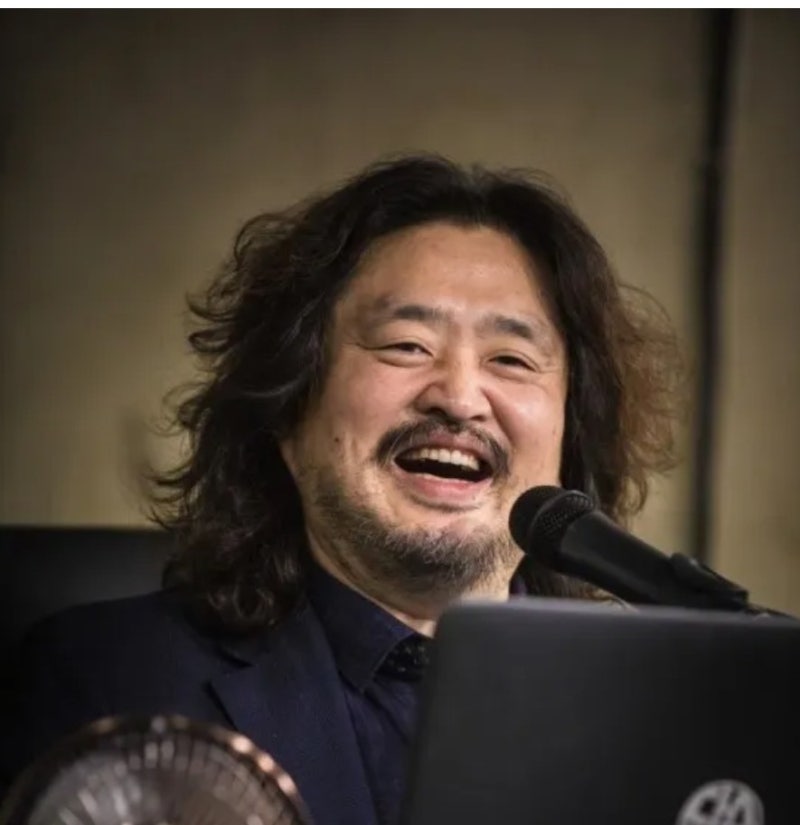 화제의 언론인| 김어준 극과 극의 평가,모범생 소년에서 뉴스공장 공장장까지