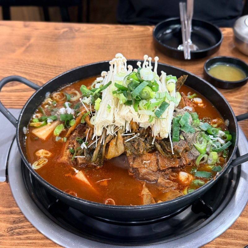 대전 둔산동 맛집 밥집 한뽕 감자탕 한 냄비에 큰 뼈가 다섯개