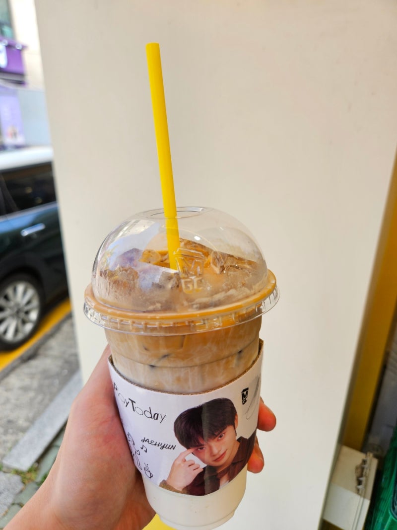 하우스 밀크 라떼 메가커피 내돈내산 · 진하고 부드러운 맛과 든든한 한 잔 솔직후기