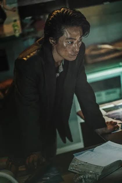 "What kind of actor is he, anyway?" Koo Kyo-hwan's journey from independent films to a trending actor