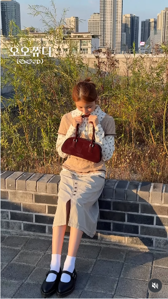 엔믹스 지우 인스타그램 패션 속 신발은 닥터마틴 1461 벡스 모노 & 엘피 메리제인 슈즈 #여자 ....