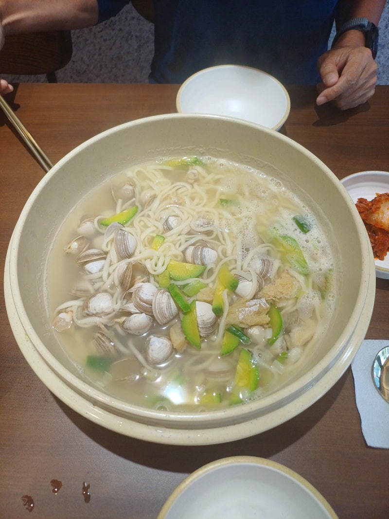 부산칼국수보쌈집 부산칼국수 부산수영구맛집 동죽조개가 시원한 미니보쌈까지