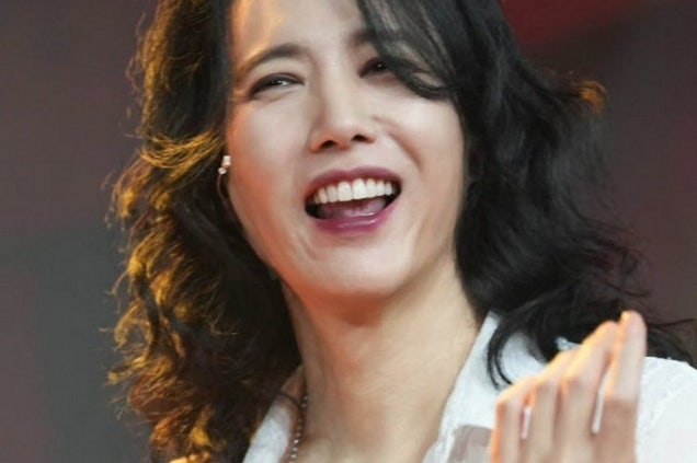 양준일, 57세 맞나요? 시스루→장발 펌까지 근황에 시선 집중