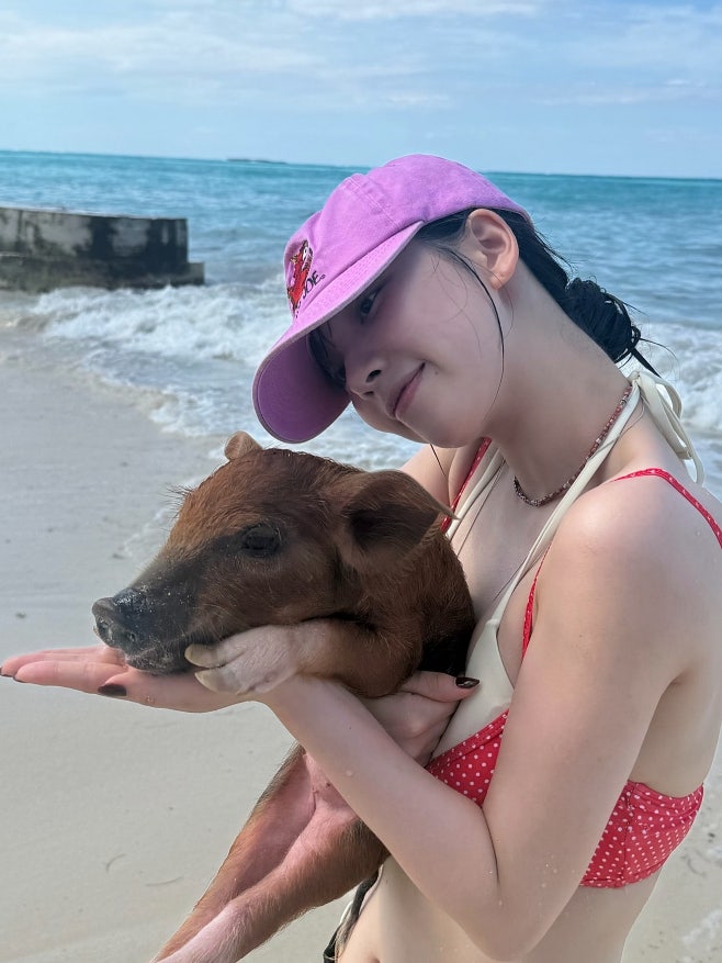 카리나 비키니 핏 인스타 비주얼, 바하마 휴가 사진이 화제인 이유