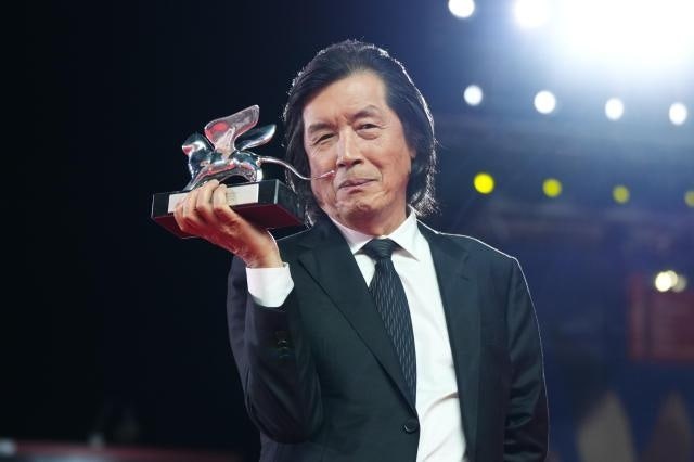 "24년 만에 빚어낸 거장의 귀환"… 넷플릭스 가능한 사랑, 베니스 은사자상 수상