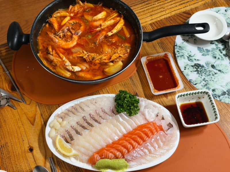 가락시장 횟집 추천 대흥수산에서 모듬회 먹었어요.