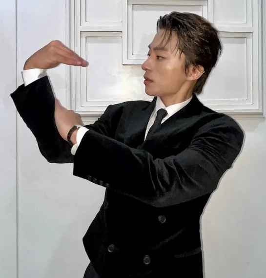 Goo Kyo-hwan's Profile: Age, Height, Education, Wife Lee Ok-seop. Already married 4 years ago, he's a taken man