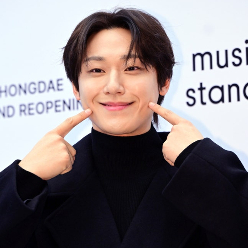 Lee Do-hyun Returns to Milan After Military Discharge: Prada Departure and Upcoming Drama Projects