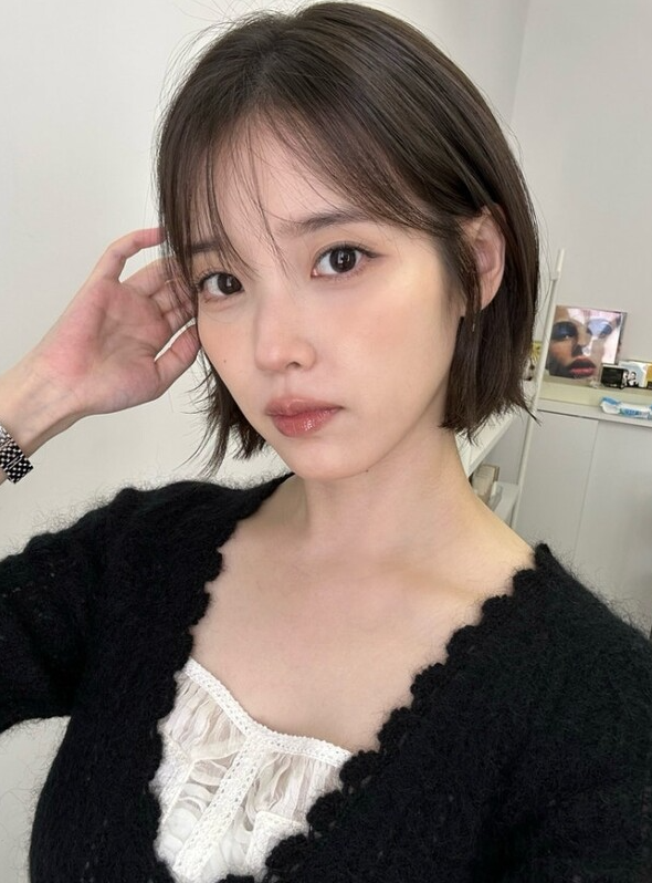 "나도 저 운동화 신으면 2시간 가능?" 가수 아이유, 천국의 계단 2시간 탈 때 신은 "뉴발란스 ....