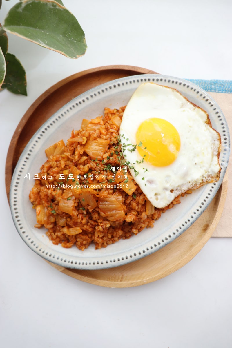 이것 하나 넣었더니 분식집 맛? 실패 없는 참치 김치볶음밥 만들기 레시피