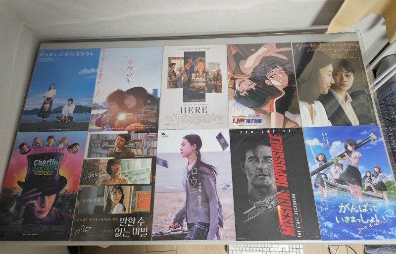 책상 PVC 투명 매트 설치 후기, 영화 포스터 책상 배치